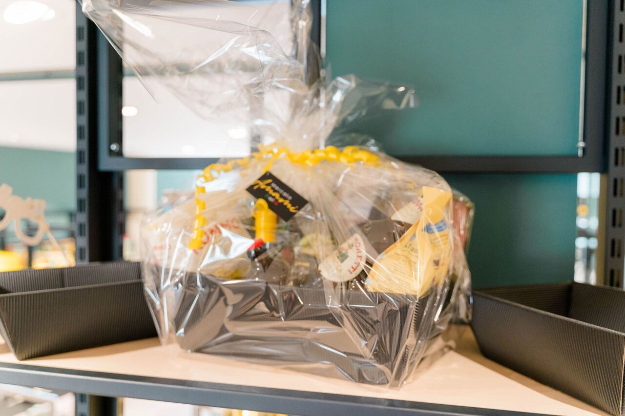 Italian delicatessen products at Mercato Amami Italia in Weiden