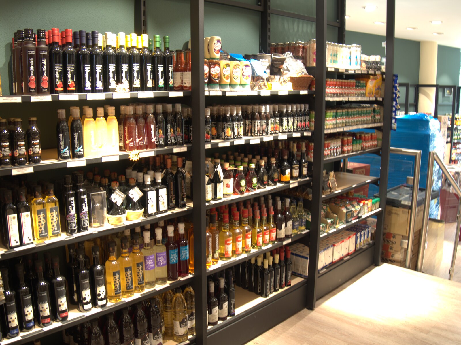 Selection of Italian wines and spirits at Mercato Amami Italia